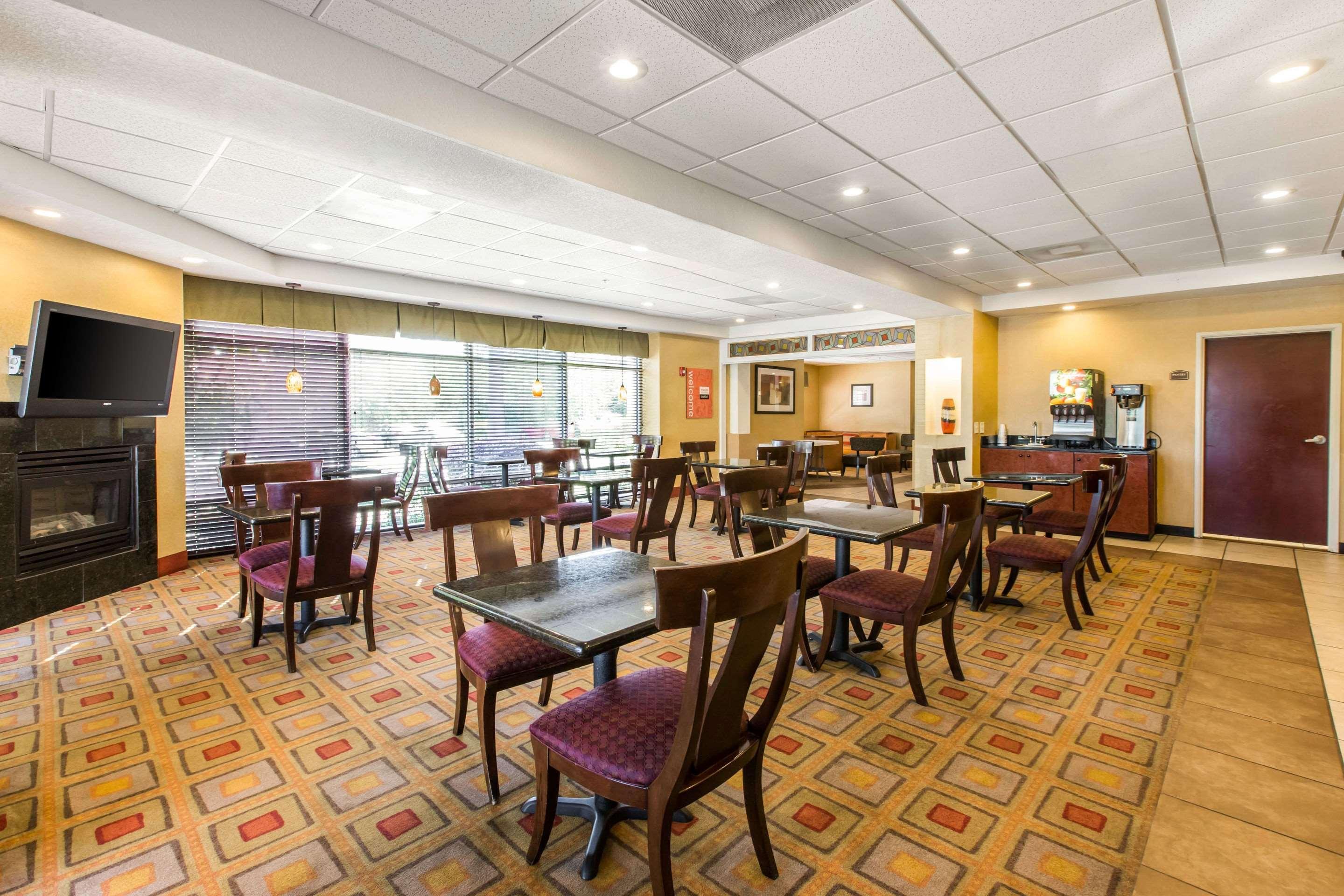 Comfort Suites Forsyth Near I-75 Exterior foto
